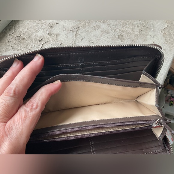 COACH  Brown Zip around wallet - Picture 9 of 10
